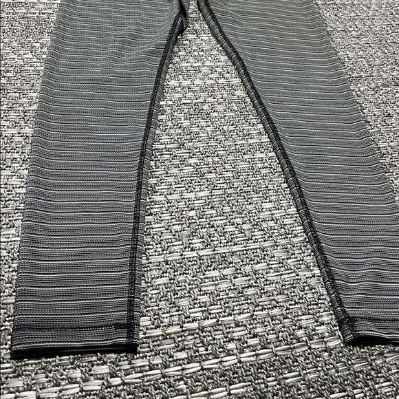 90 Degree By Reflex | Grey / Charcoal Stripe Leggings - Picture 7 of 9